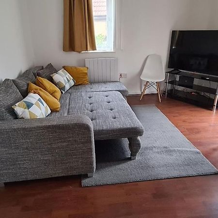 Private 2 Bed Flat Close To Excel & City Airport London Eksteriør billede