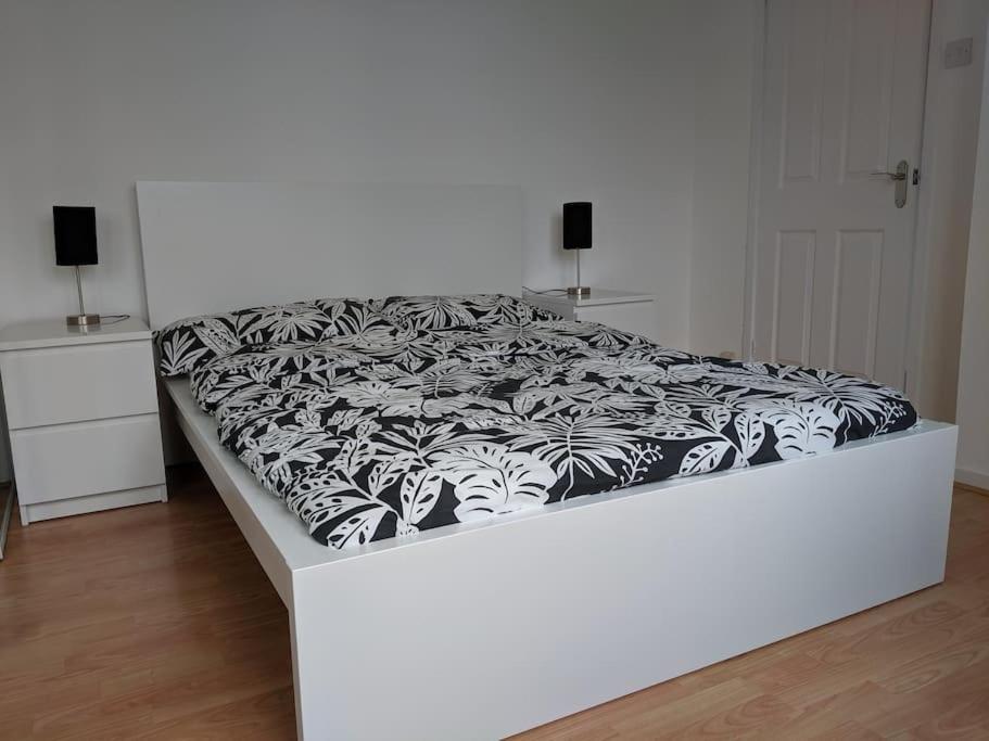 Private 2 Bed Flat Close To Excel & City Airport London Eksteriør billede