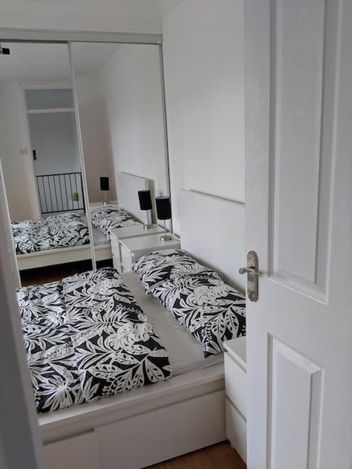 Private 2 Bed Flat Close To Excel & City Airport London Eksteriør billede