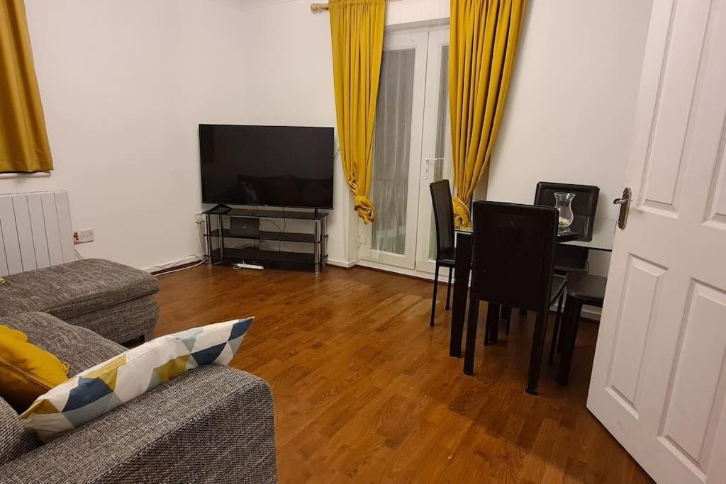 Private 2 Bed Flat Close To Excel & City Airport London Eksteriør billede